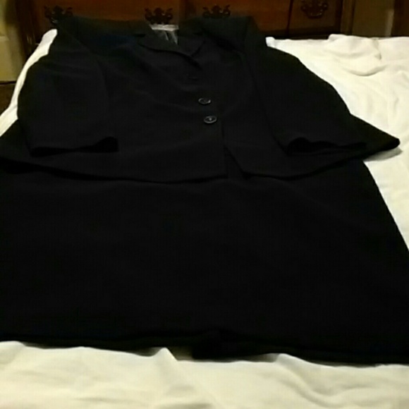 We Suit Separates women's 2 piece skirt suit - Picture 2 of 3